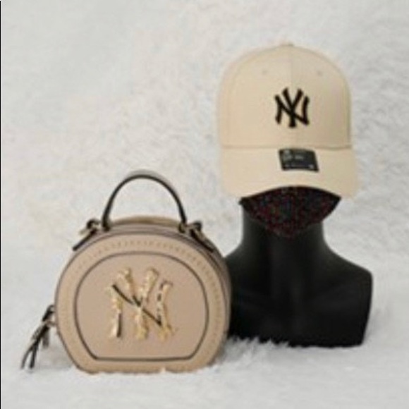 Ny purse and hat set - Picture 6 of 8